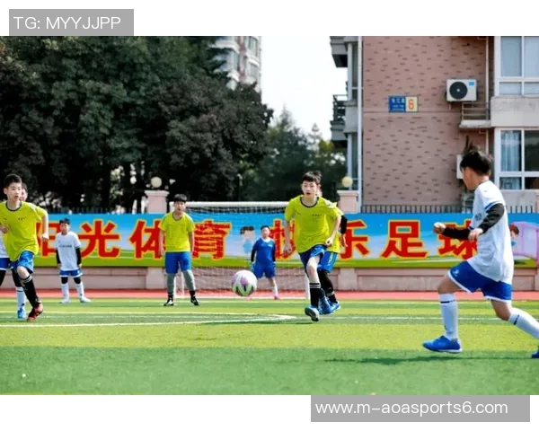 激情四溢的绿茵场上让我们一起为梦想呐喊为胜利助威的足球比赛标语